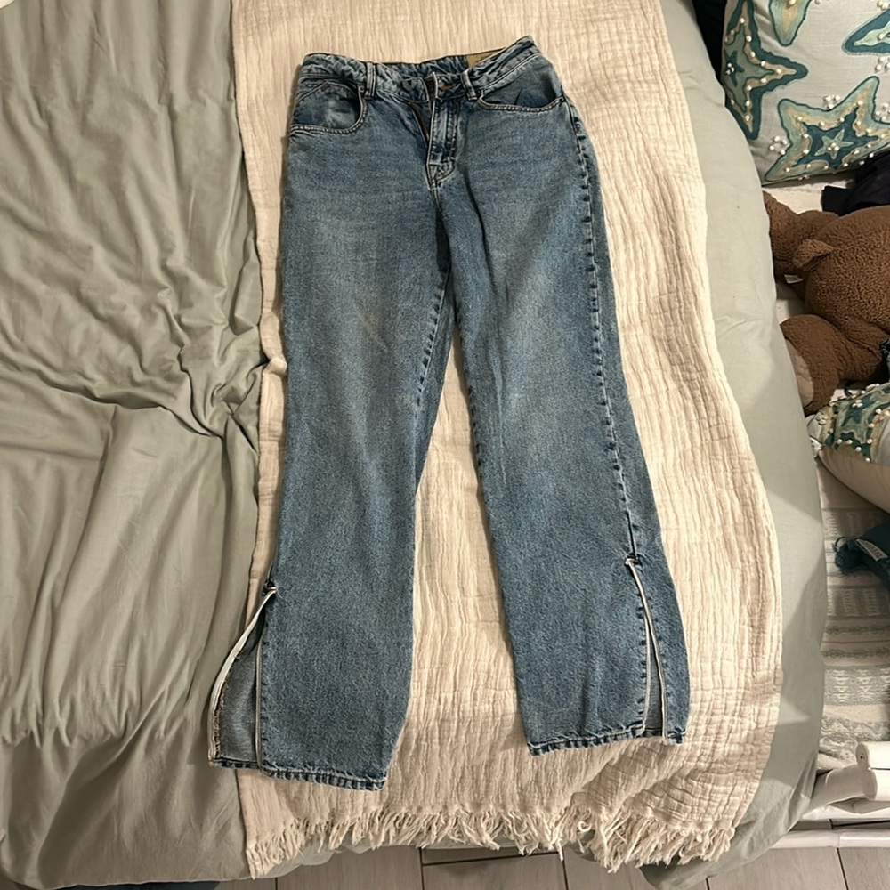 Blue Jeans size 24, from colombian brand called tennis. Have pocket designs.